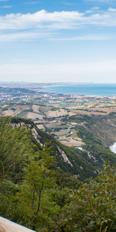 Il Monte Conero tra boschi e scorci sul mare